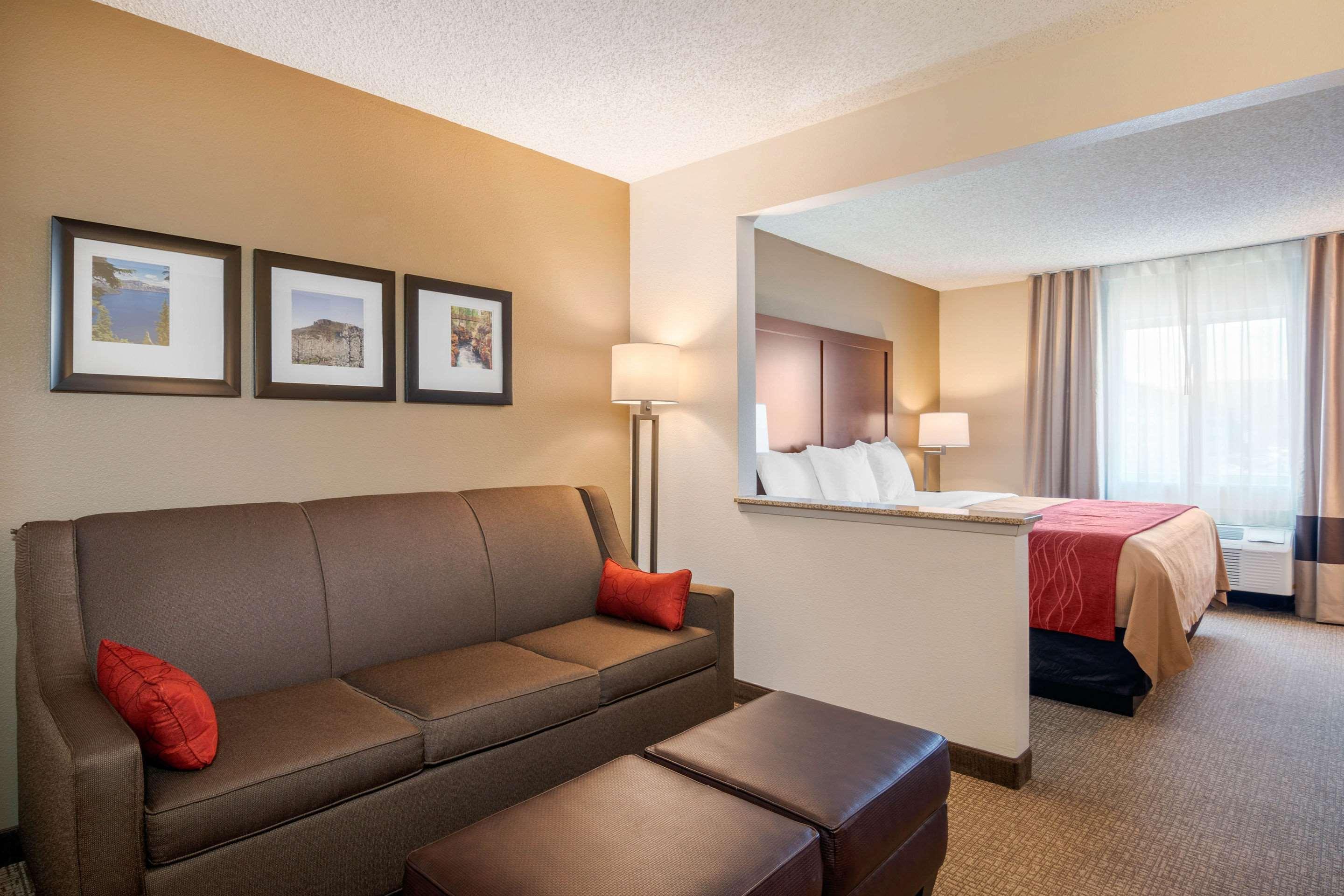 Comfort Inn Medford North Exterior photo
