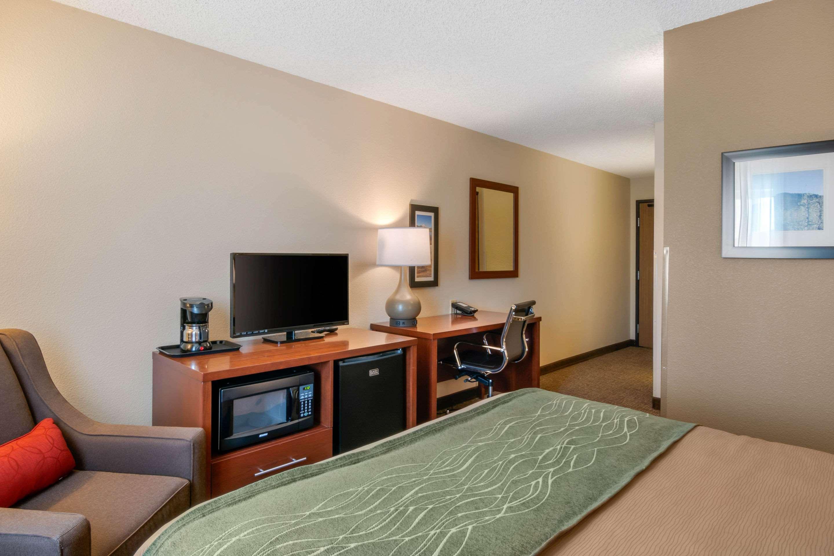 Comfort Inn Medford North Exterior photo
