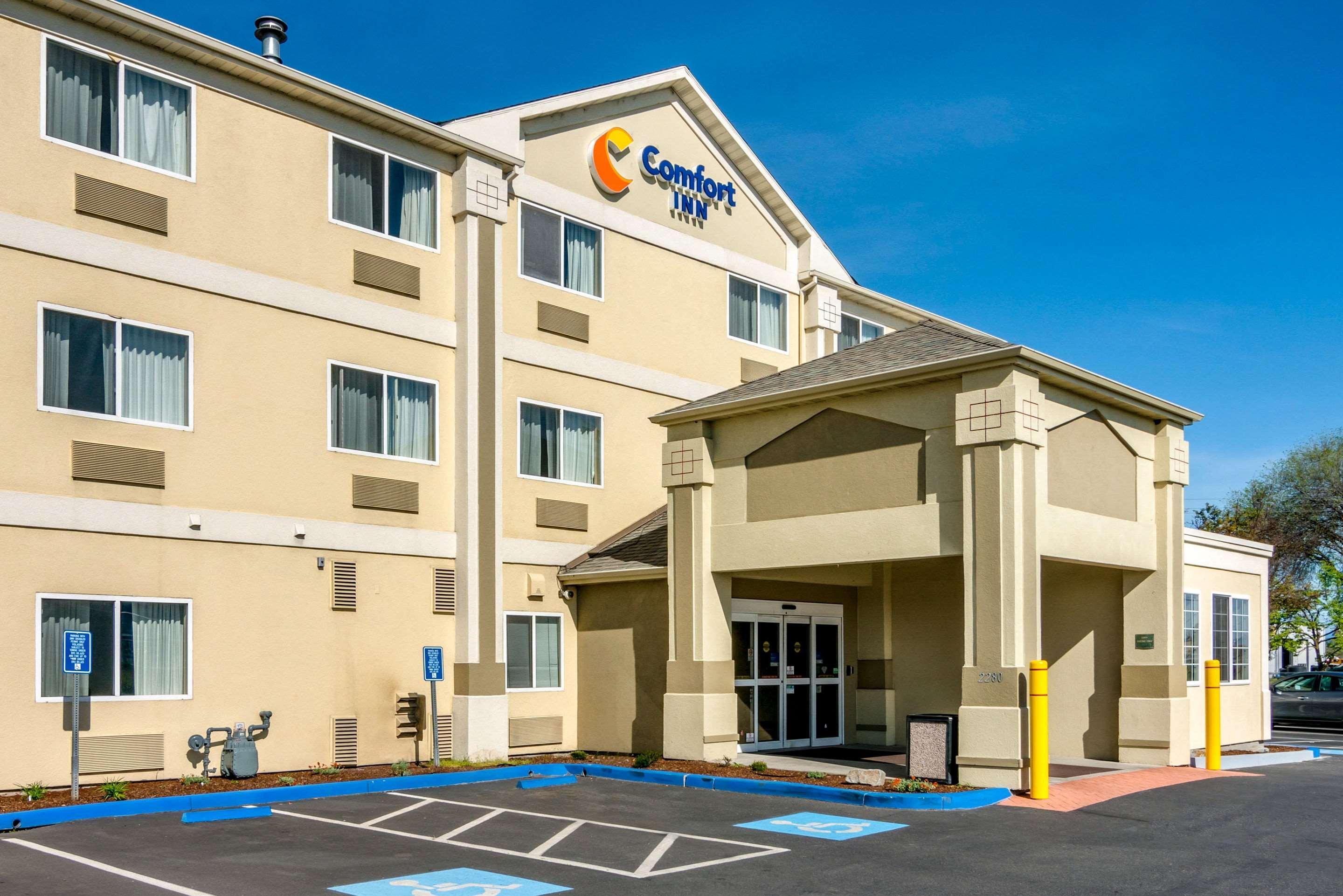 Comfort Inn Medford North Exterior photo