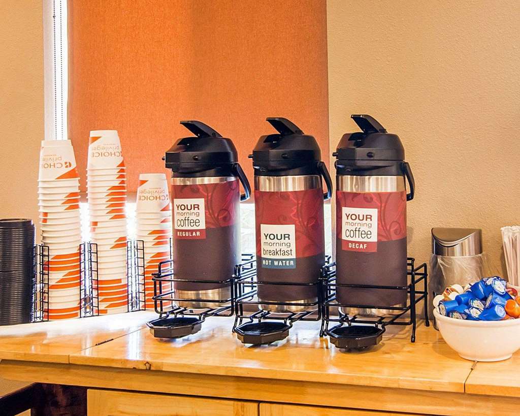 Comfort Inn Medford North Restaurant photo